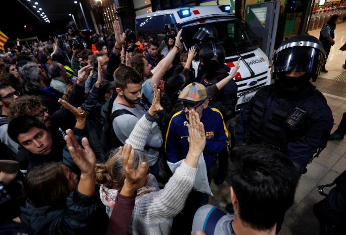 Hasta 3 años de cárcel por una acción de los CDR que impidiera la entrada en colegios el 10-N