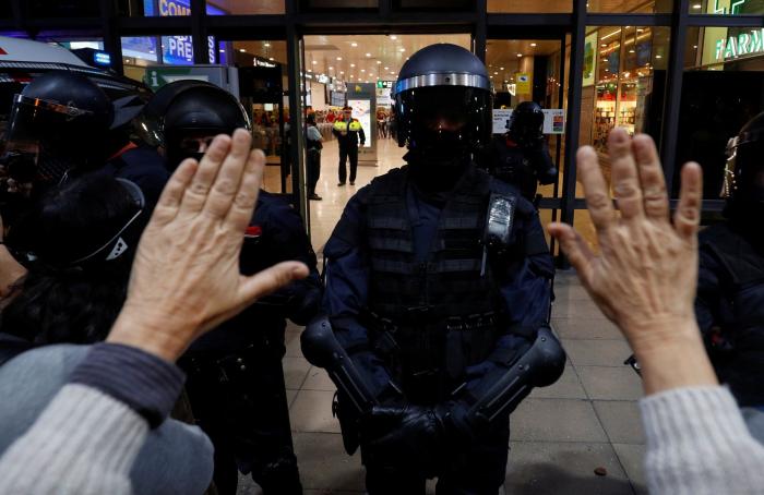 Hasta 3 años de cárcel por una acción de los CDR que impidiera la entrada en colegios el 10-N