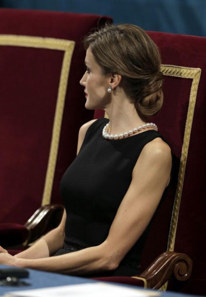 El llamativo objeto en el despacho del rey: está justo a la entrada