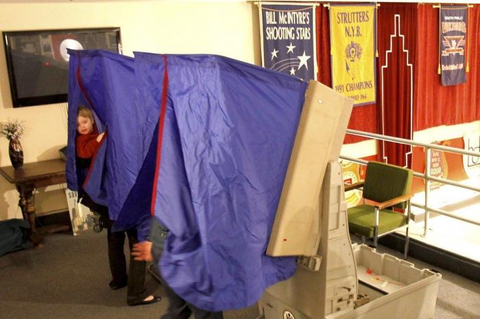 El Congreso debate si hay que bajar a los 16 años la edad de voto