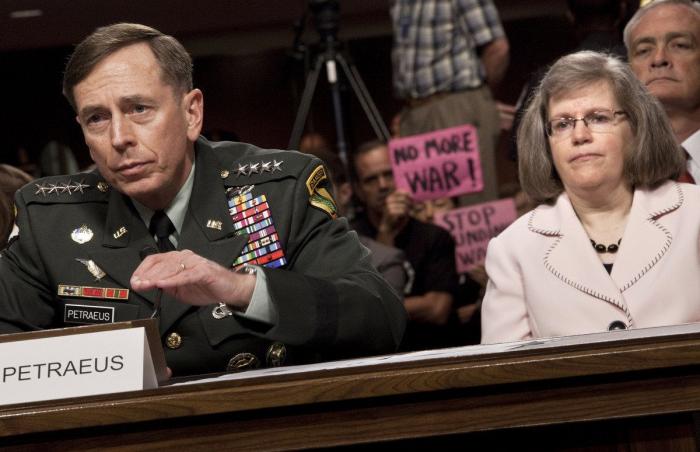 John Allen, el jefe de la OTAN en Afganistán, salpicado por el escándalo de Petraeus