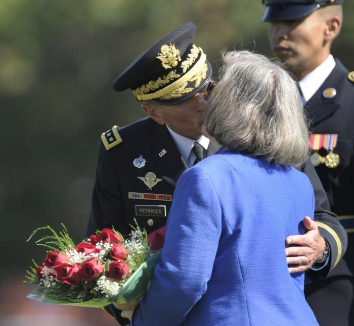 John Allen, el jefe de la OTAN en Afganistán, salpicado por el escándalo de Petraeus