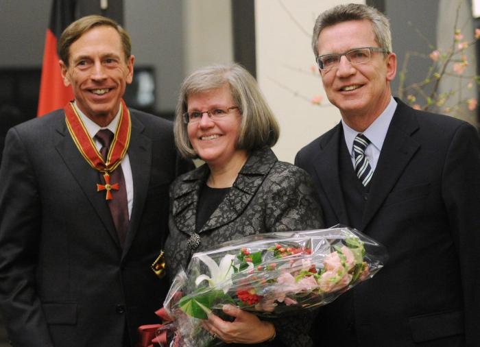 John Allen, el jefe de la OTAN en Afganistán, salpicado por el escándalo de Petraeus