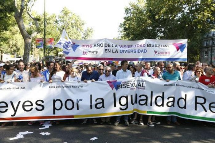 Abogados Cristianos presenta una querella contra la directora de la Guardia Civil por poner la bandera LGTBI en Twitter