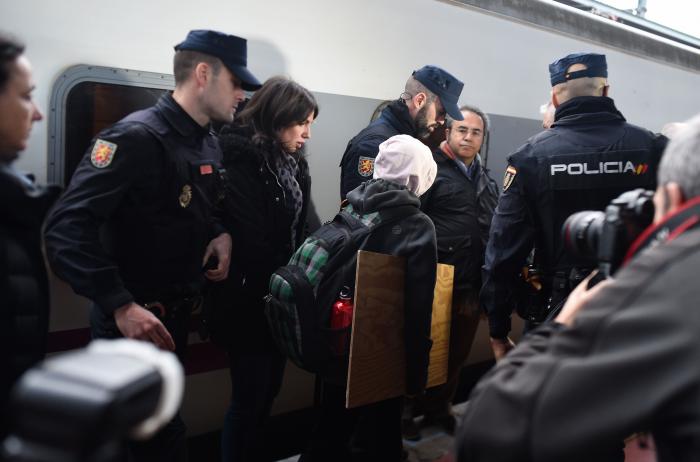 Cachondeo por un detalle en esta foto de Greta Thunberg a su llegada a Madrid: mira bien sus manos