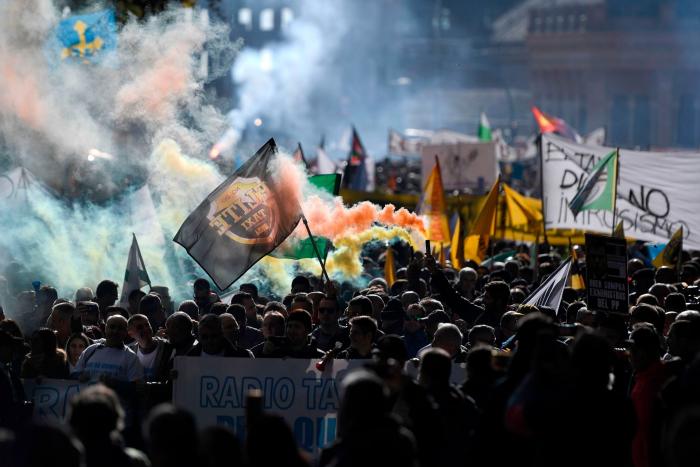 "Pena y vértigo": La imagen de una repartidora de Glovo que indigna en redes