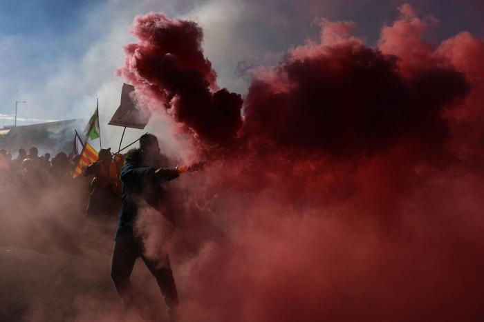 "Pena y vértigo": La imagen de una repartidora de Glovo que indigna en redes