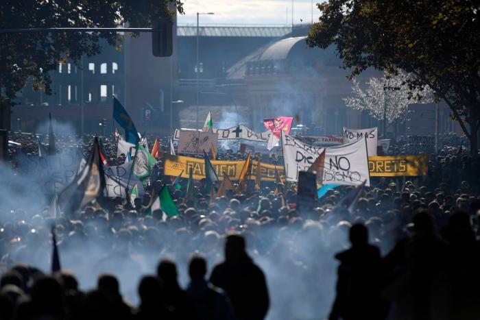 "Pena y vértigo": La imagen de una repartidora de Glovo que indigna en redes