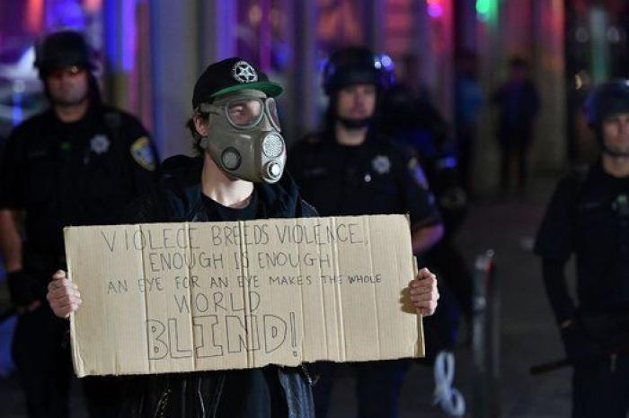 Así vive Donald Trump de alimentar el racismo en EEUU