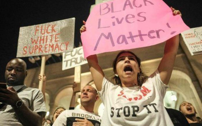 Así vive Donald Trump de alimentar el racismo en EEUU