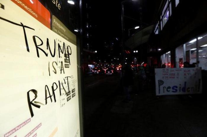 Así vive Donald Trump de alimentar el racismo en EEUU