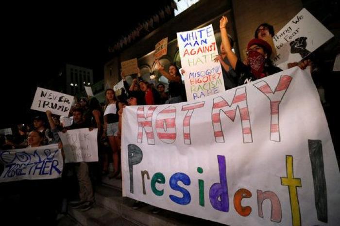 Así vive Donald Trump de alimentar el racismo en EEUU