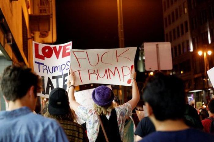 Así vive Donald Trump de alimentar el racismo en EEUU