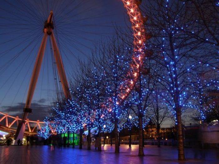 La bandera de España de Madrid y otros alumbrados de Navidad igual de horteras