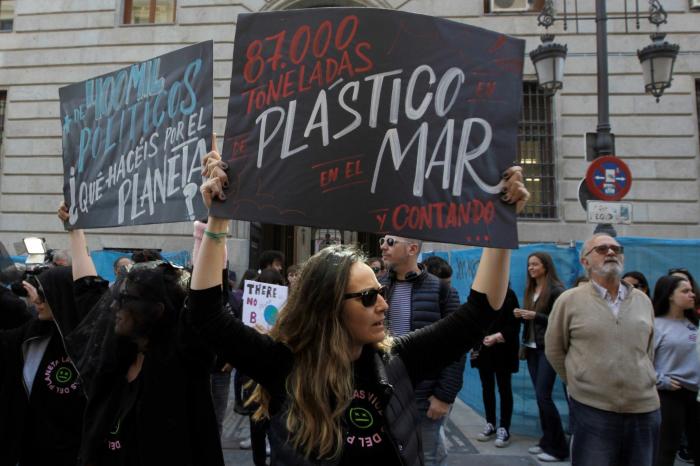 Feliz día internacional de... 'las generaciones engañadas'