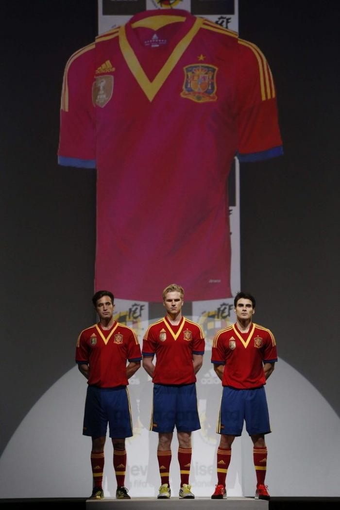 La Federación Española de Fútbol presenta la nueva equipación de la selección (FOTOS)
