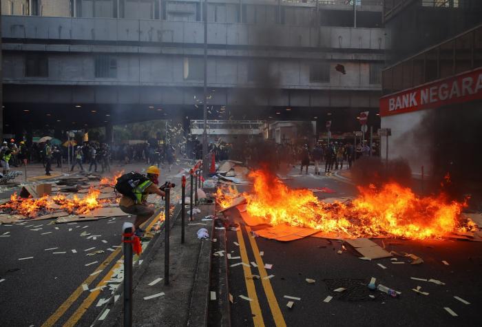 Un herido de bala en las protestas de Hong Kong en pleno 70ª aniversario de la China comunista