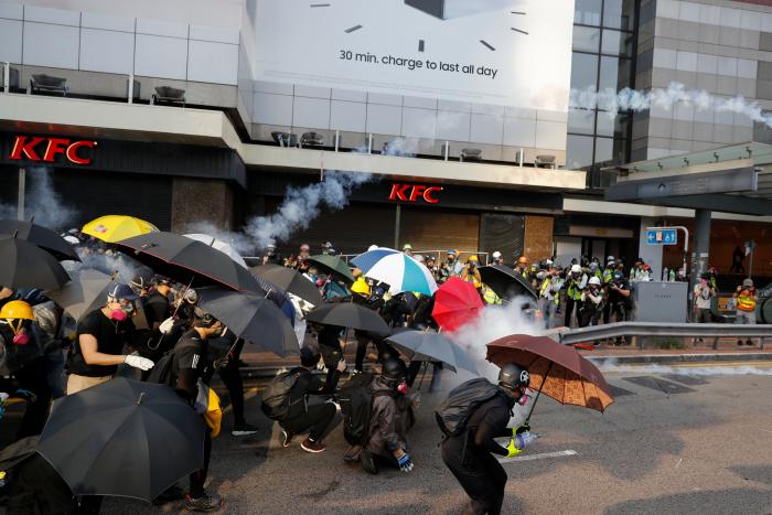 Un herido de bala en las protestas de Hong Kong en pleno 70ª aniversario de la China comunista