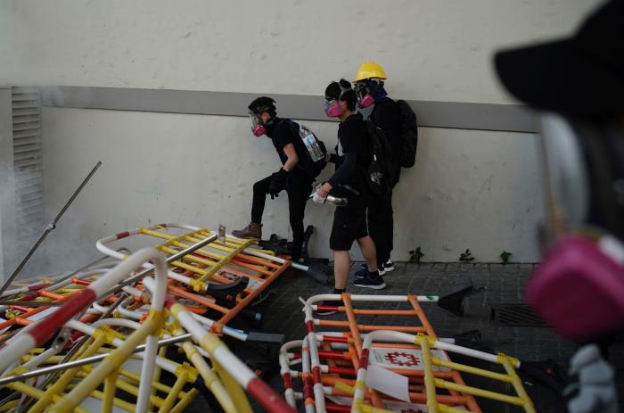 Un herido de bala en las protestas de Hong Kong en pleno 70ª aniversario de la China comunista