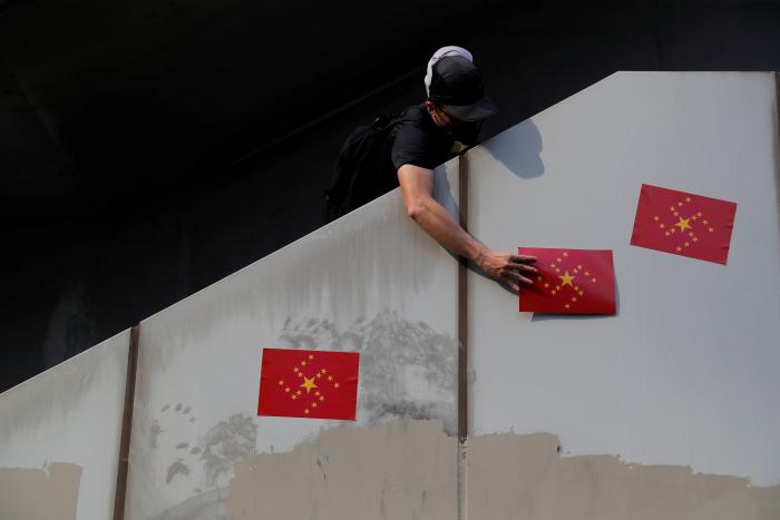 Un herido de bala en las protestas de Hong Kong en pleno 70ª aniversario de la China comunista