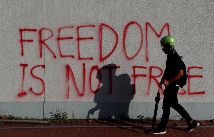 Un herido de bala en las protestas de Hong Kong en pleno 70ª aniversario de la China comunista