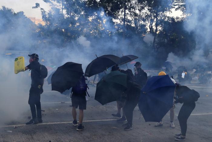Un herido de bala en las protestas de Hong Kong en pleno 70ª aniversario de la China comunista