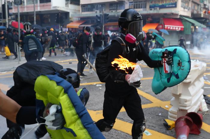 Un herido de bala en las protestas de Hong Kong en pleno 70ª aniversario de la China comunista