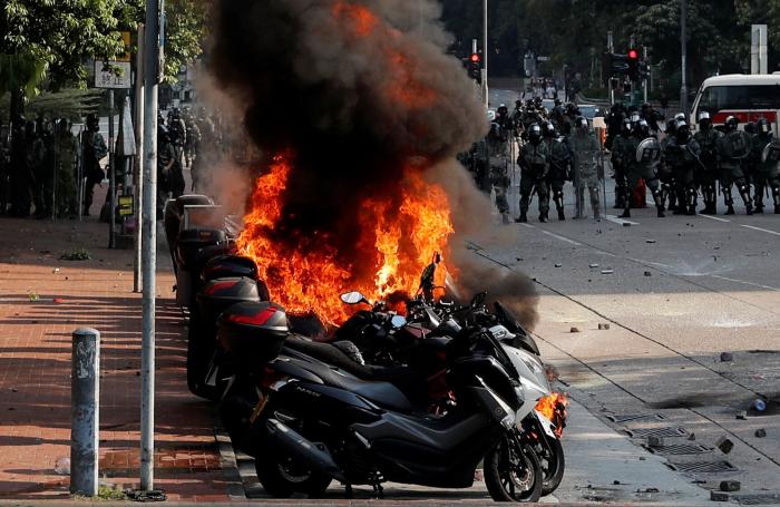 Un herido de bala en las protestas de Hong Kong en pleno 70ª aniversario de la China comunista