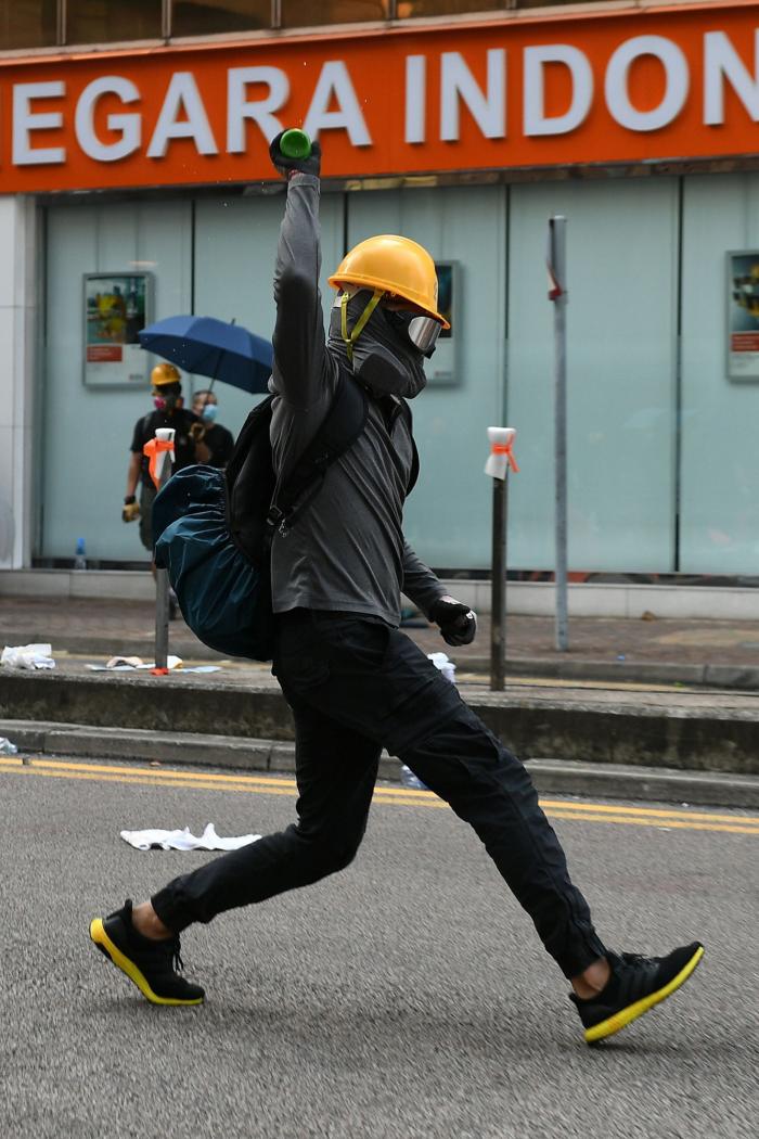 Un herido de bala en las protestas de Hong Kong en pleno 70ª aniversario de la China comunista