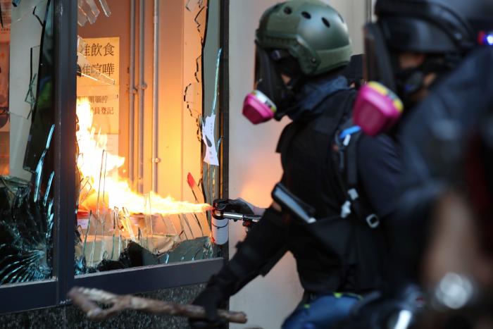 Un herido de bala en las protestas de Hong Kong en pleno 70ª aniversario de la China comunista