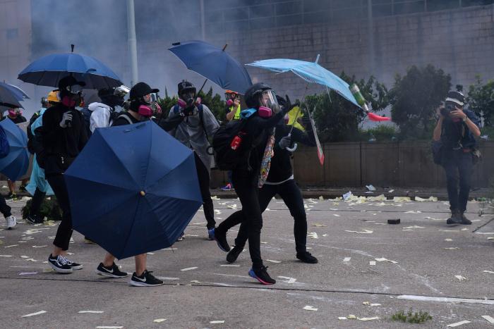 Un herido de bala en las protestas de Hong Kong en pleno 70ª aniversario de la China comunista