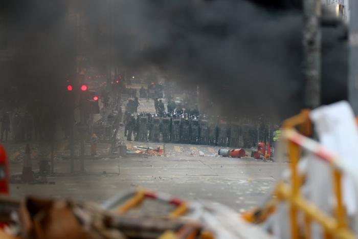 Un herido de bala en las protestas de Hong Kong en pleno 70ª aniversario de la China comunista