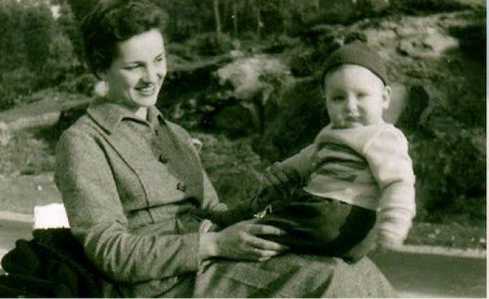 Rajoy presume de haber salvado a España y alerta de las "ventoleras ideológicas"