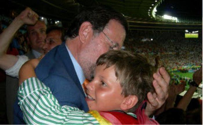 Rajoy presume de haber salvado a España y alerta de las "ventoleras ideológicas"