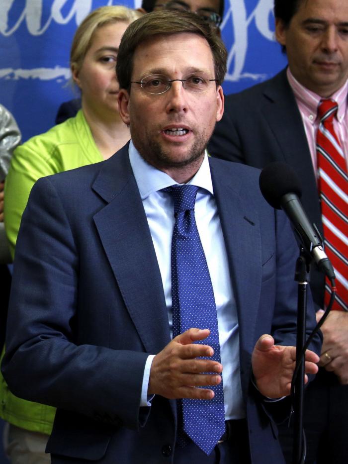 El aplaudido 'corte' del pianista James Rhodes a Almeida: le bastan dos palabras