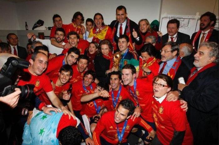 Aragonès saluda a Felipe VI antes del Mobile World Congress y deja este mensaje a Sánchez