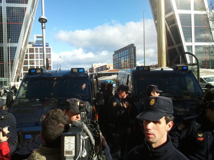 Detenida una activista de la plataforma Afectados por la Hipoteca al no identificarse ante la Policía (FOTOS)