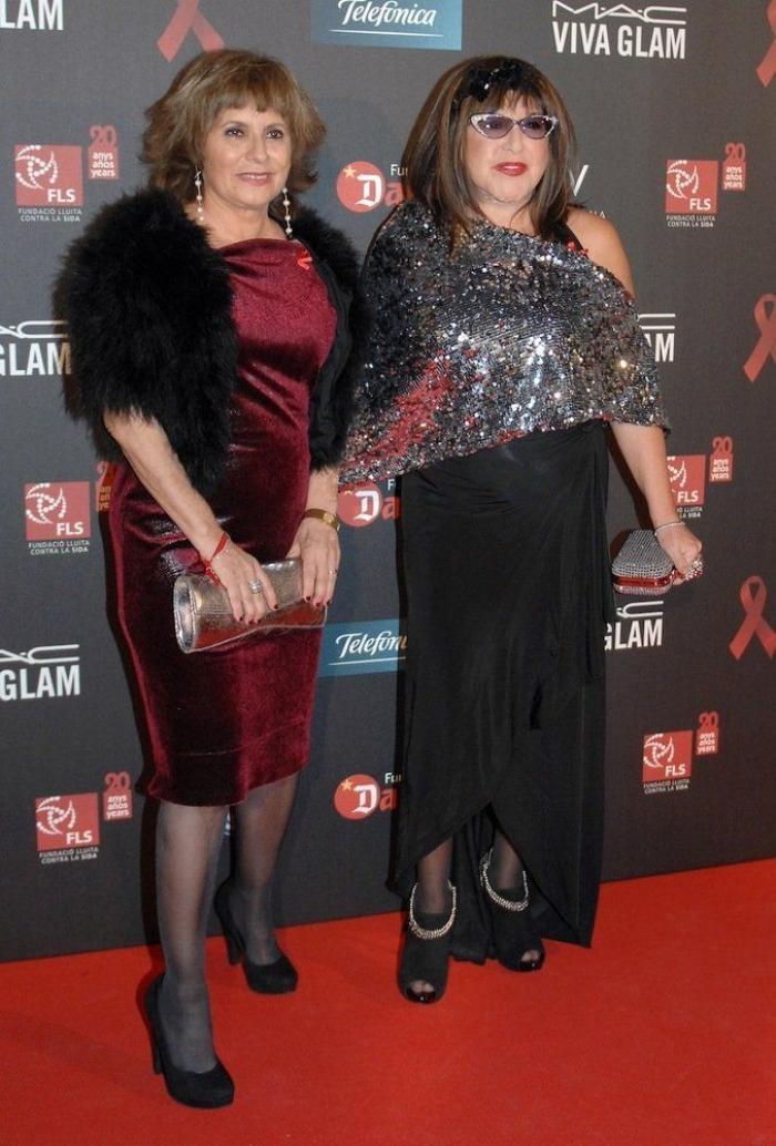 De gala con lazo rojo: Miguel Bosé y Eugenia Silva, anfitriones de un acto contra el Sida (FOTOS)