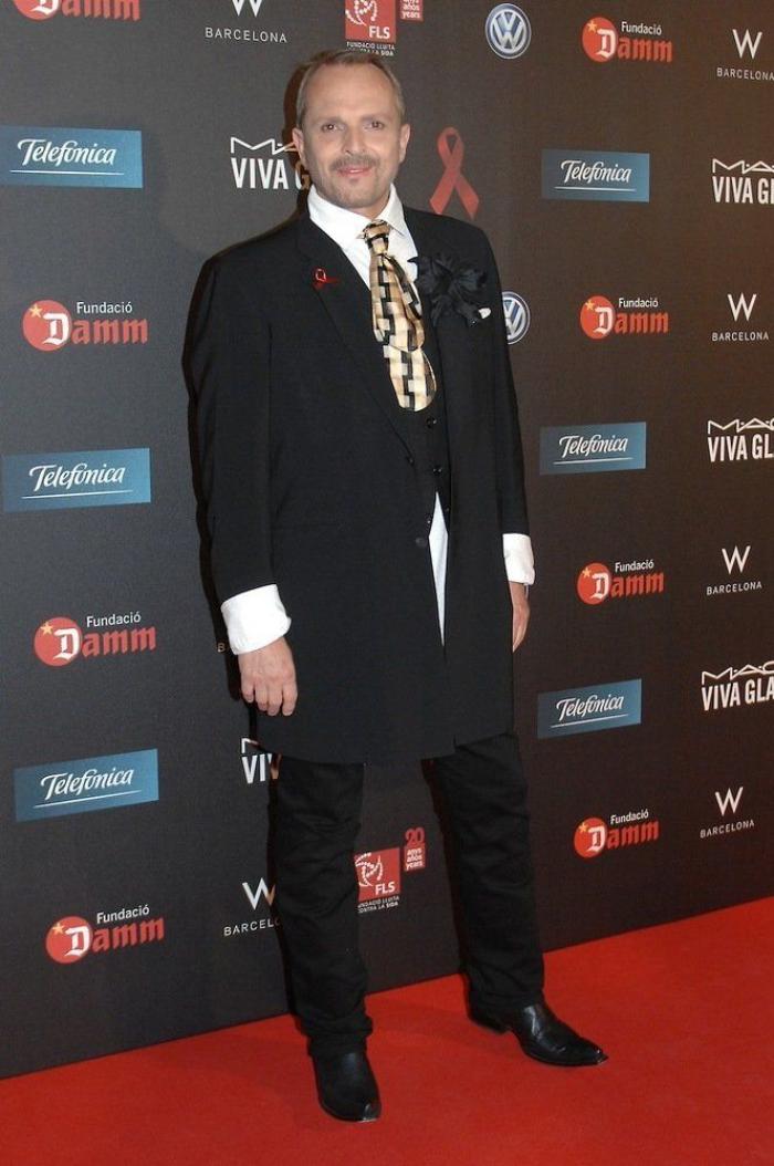 De gala con lazo rojo: Miguel Bosé y Eugenia Silva, anfitriones de un acto contra el Sida (FOTOS)