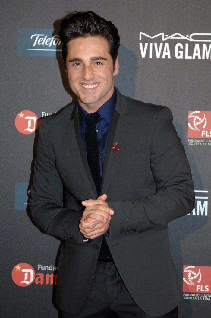 De gala con lazo rojo: Miguel Bosé y Eugenia Silva, anfitriones de un acto contra el Sida (FOTOS)