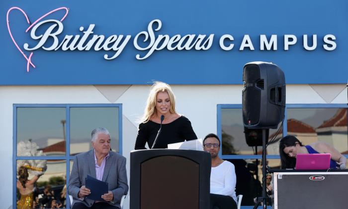 El 'manager' de Britney Spears dimite y asegura que la cantante va a retirarse