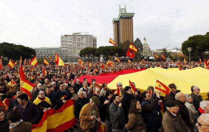 Manifestación "España somos todos": miles de personas se concentran el Día de la Constitución (FOTOS)