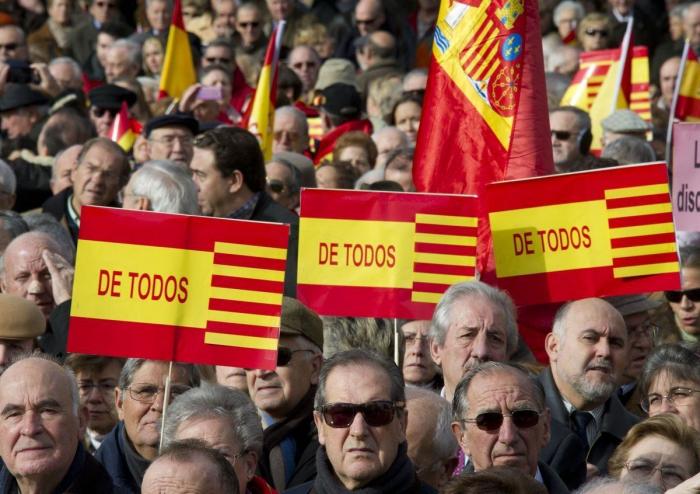 Manifestación "España somos todos": miles de personas se concentran el Día de la Constitución (FOTOS)