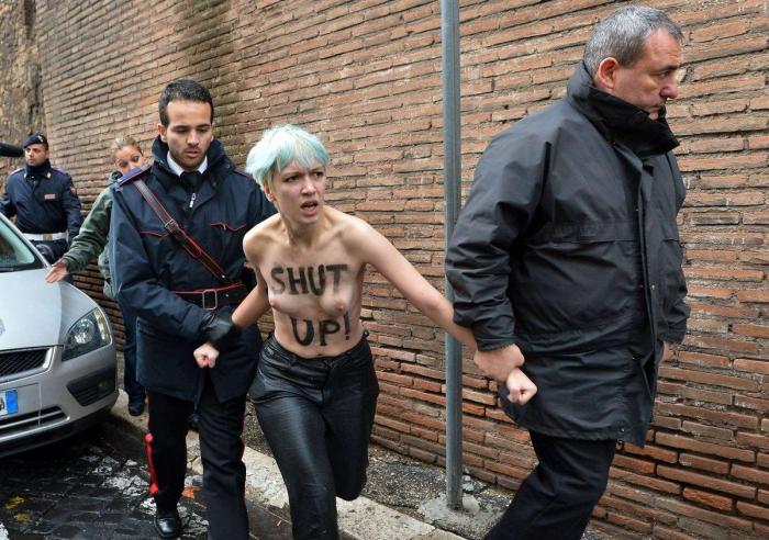 Una plataforma de Parla insta a llamar a Ignacio González y decirle "mi salud no se vende"