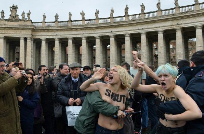 Una plataforma de Parla insta a llamar a Ignacio González y decirle "mi salud no se vende"