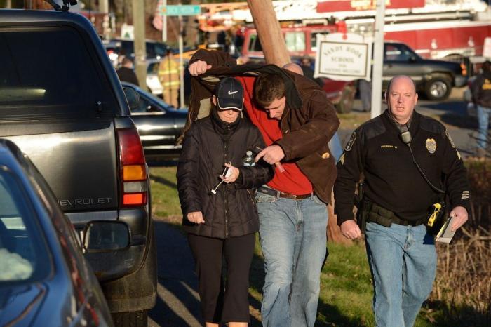 Tiroteo en Connecticut: Al menos 27 muertos, 20 de ellos niños, en una escuela infantil (DIRECTO, VIDEO)