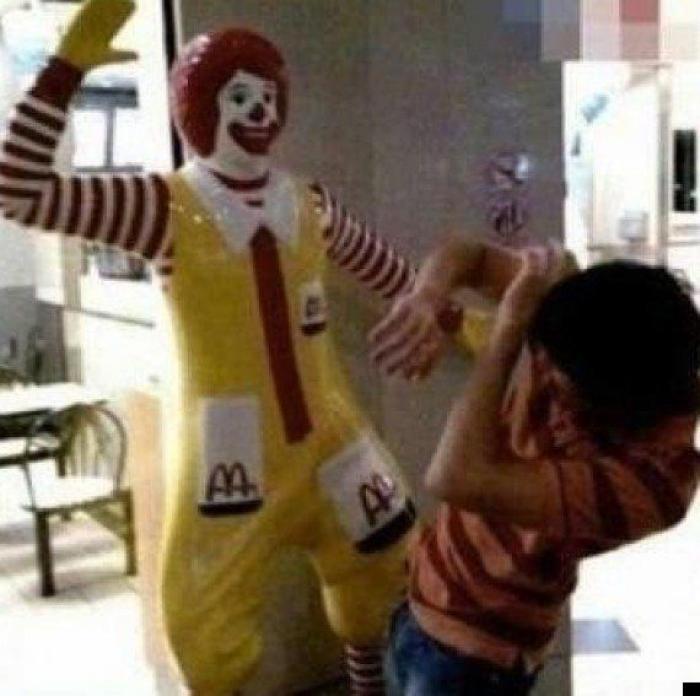 Ataques de estatuas: fotos de la nueva moda tonta/divertida de internet