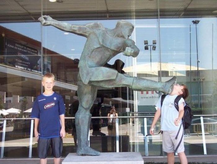 Ataques de estatuas: fotos de la nueva moda tonta/divertida de internet