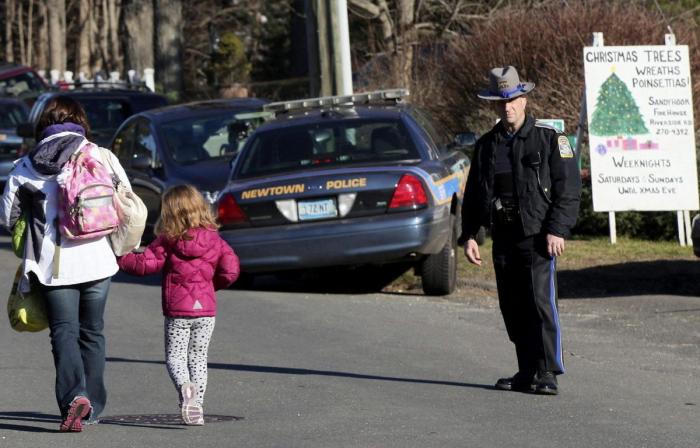 Una profesora de la escuela de Connecticut: "No pensaba que fuéramos a sobrevivir"