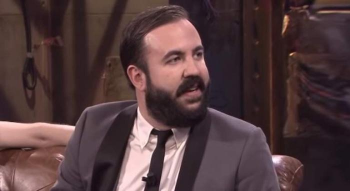 El terrible disgusto de Broncano en plena entrevista en 'La Resistencia': se quedó sin lo que más quería